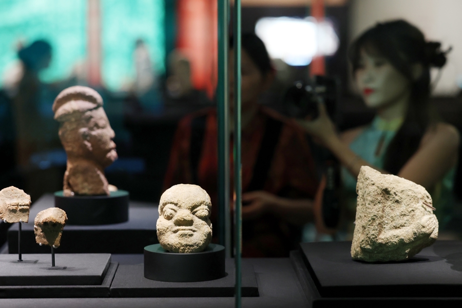 展覽現(xiàn)場展出的珍貴文物.jpg