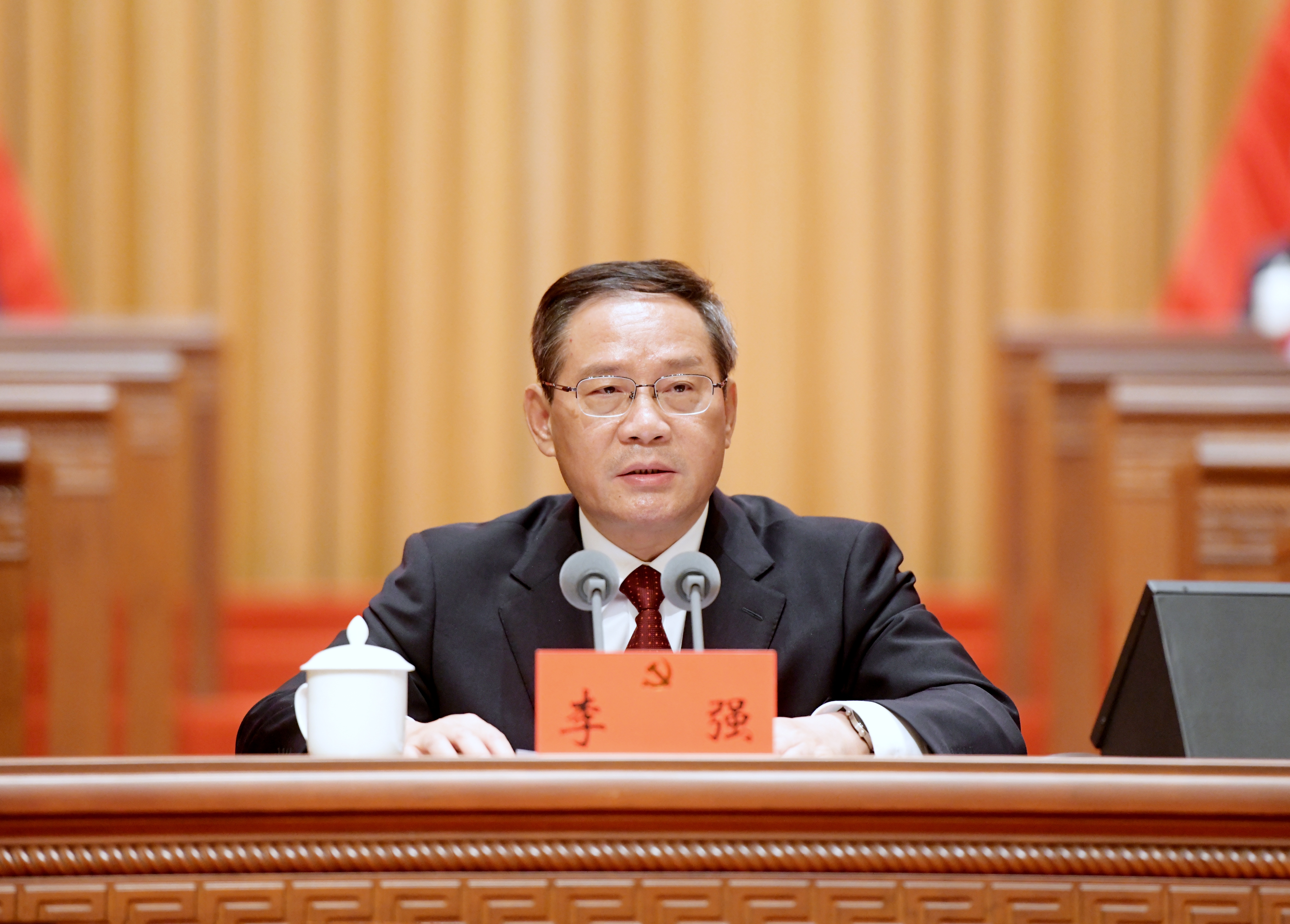 中共上海市第十二次代表大會(huì)今天閉幕 李強(qiáng)同志主持大會(huì).jpg